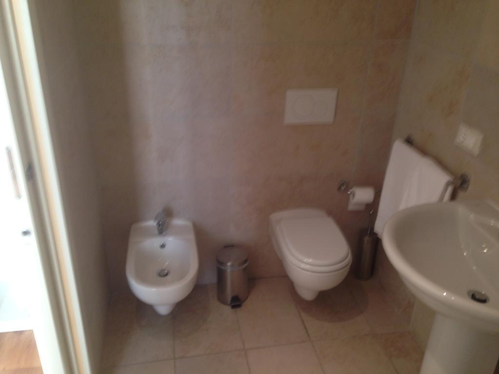 Dal Generale Hotel Moniga del Garda Bilik gambar