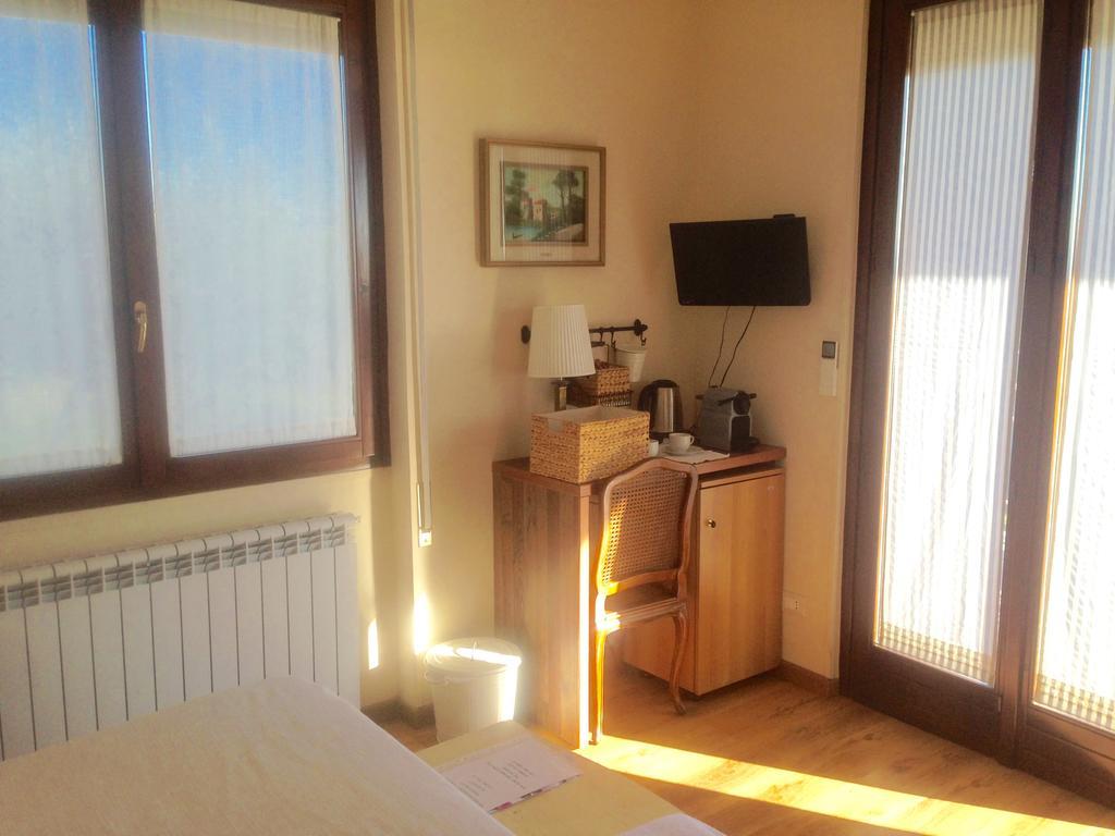 Dal Generale Hotel Moniga del Garda Bilik gambar