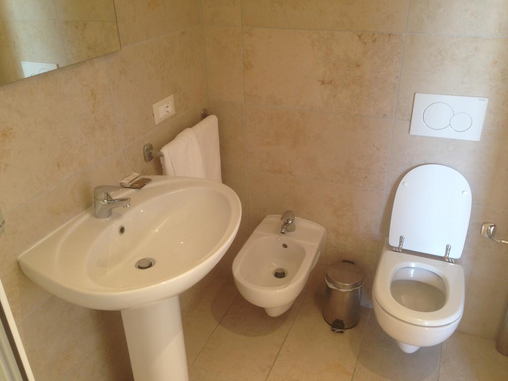 Dal Generale Hotel Moniga del Garda Luaran gambar