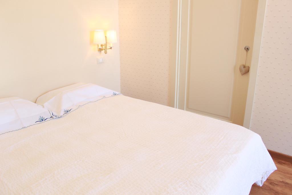 Dal Generale Hotel Moniga del Garda Luaran gambar
